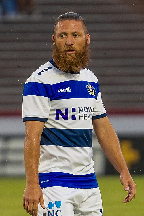 Enzo Martínez